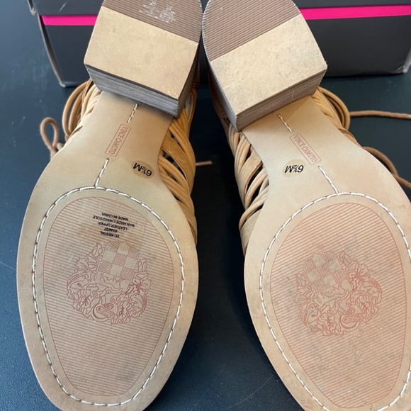 Vince Camuto Kaiann Sandal - Picture 6 of 8